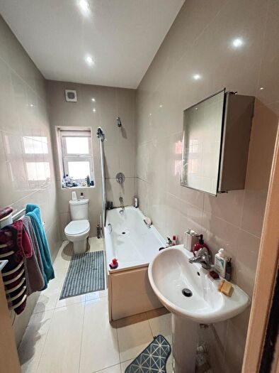 1 Bedroom House To Rent In Brudenell Grove, Leeds, LS6