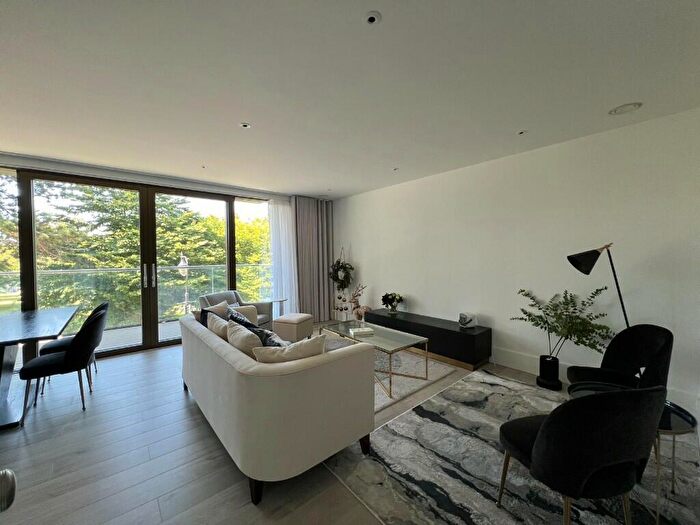 3 Bedroom Apartment To Rent In Chaplin Drive, Barnet, North London, EN4