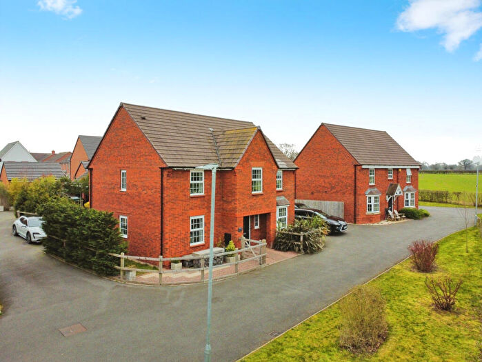 4 Bedroom Detached House For Sale In Hawtin End, Leamington Spa, CV33