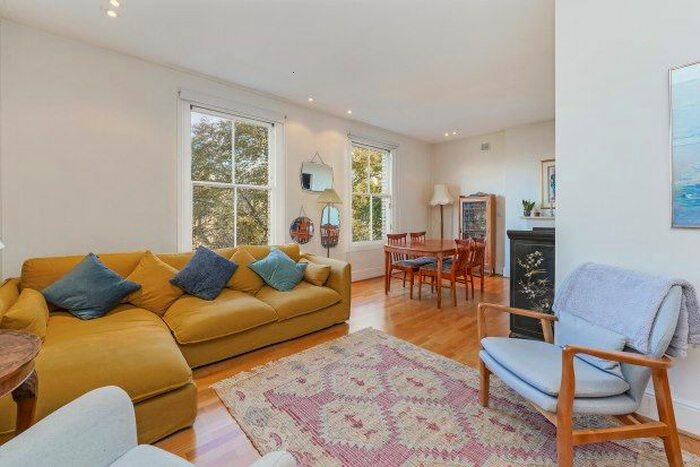 2 Bedroom Flat To Rent In Flat, Lingfield Road, Wimbledon Village, SW19