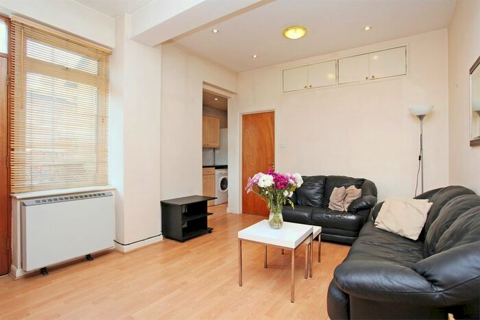 2 Bedroom Flat To Rent In Valetta Road, Acton, London, W3