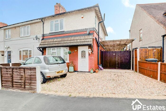 3 Bedroom End Of Terrace House For Sale In Bede Road, Stockingford, Nuneaton, CV10