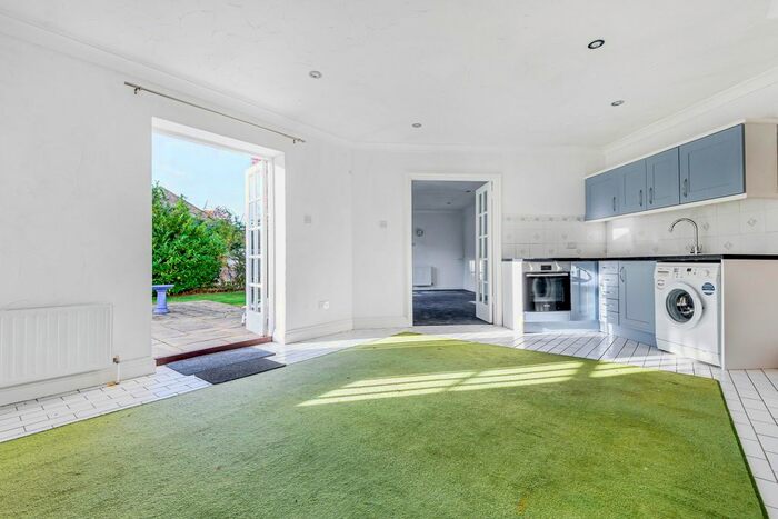 1 Bedroom Bungalow To Rent In Fairmile Avenue, Cobham KT11