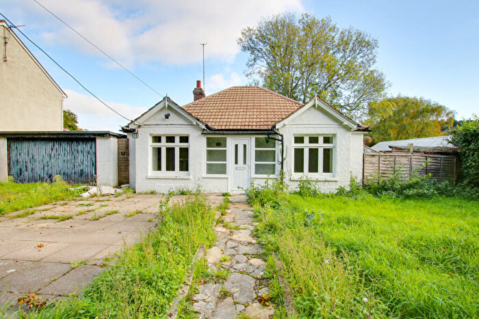 2 Bedroom Detached Bungalow For Sale In Dean - Bishop's Waltham, SO32