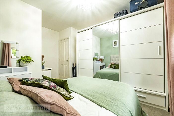 2 Bedroom Flat For Sale In Factory Lane, Milnsbridge, Huddersfield, West Yorkshire, HD3