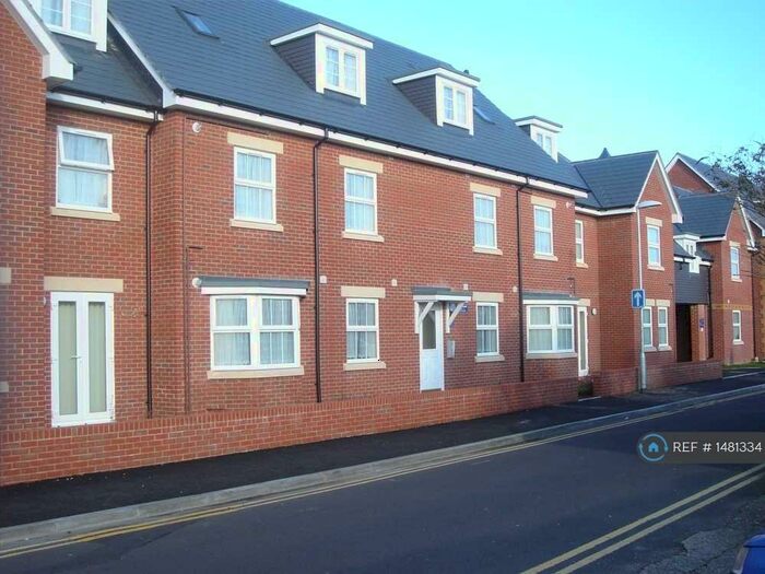 2 Bedroom Flat To Rent In Ivy Court, Bournemouth, BH9