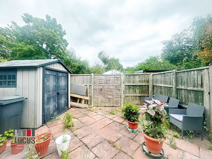 2 Bedroom Flat To Rent In Chalfont Walk, Woodford, IG8