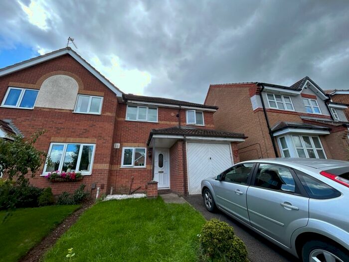 3 Bedroom Semi-Detached House To Rent In Bloomsbury Drive, Nuthall, Nottingham, NG16