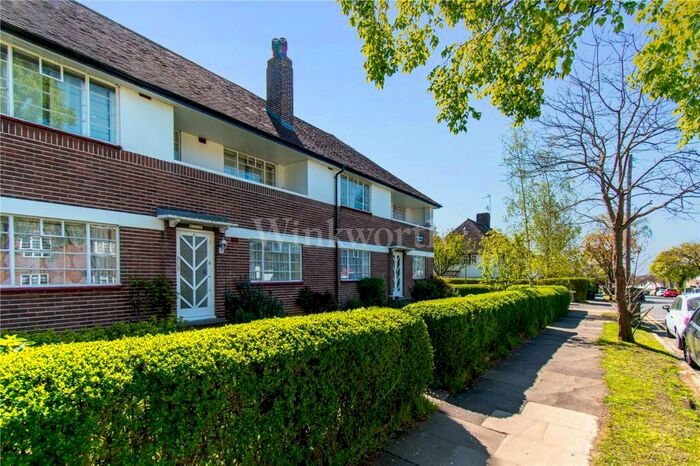 2 Bedroom Apartment To Rent In Ossulton Way, London, N2