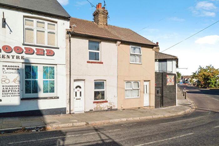 2 Bedroom Terraced House For Sale In Broadway, Rainham, RM13