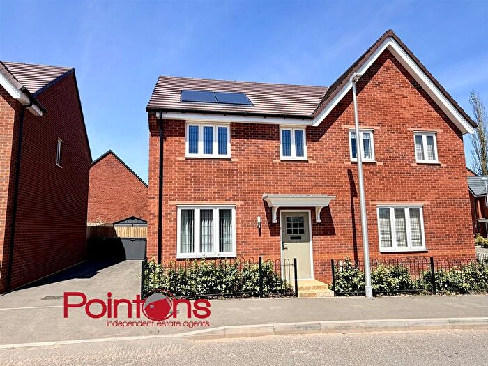 3 Bedroom Semi-Detached House For Sale In Poplar Way, Atherstone, CV9