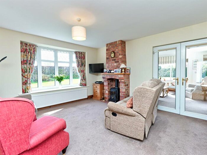 4 Bedroom Detached House For Sale In Stoneley Green, Burland, Cheshire, CW5