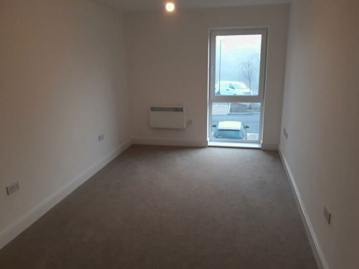 2 Bedroom Flat To Rent In Hanover Way, Windsor, Berkshire, SL4