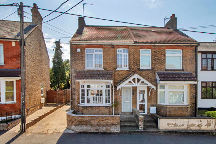3 Bedroom Semi-Detached House For Sale In Kent Road, Longfield, Kent, DA3