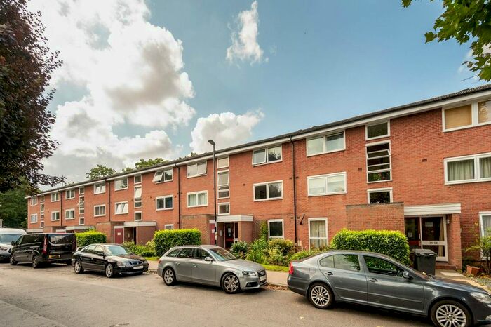 1 Bedroom Flat For Sale In Eskmont Ridge, Crystal Palace, London, SE19