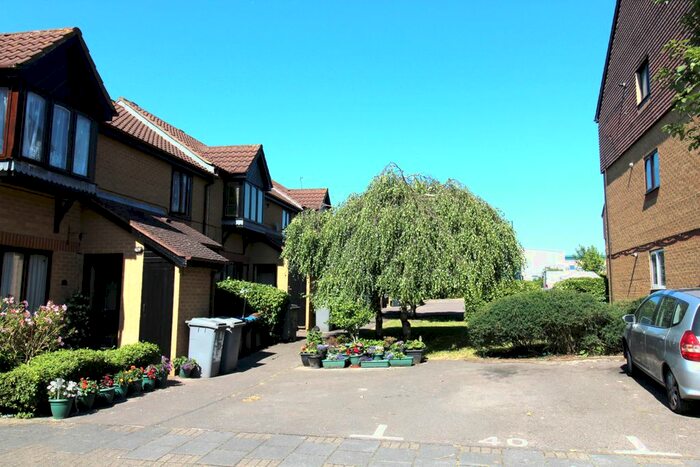 1 Bedroom Flat To Rent In Shepherds Walk, London, NW2