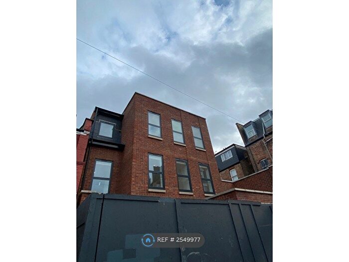 4 Bedroom Flat To Rent In Green Lanes, London, N4