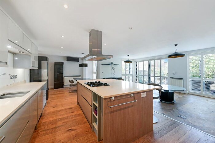 3 Bedroom Flat To Rent In Alexandra Road, Epsom, KT17