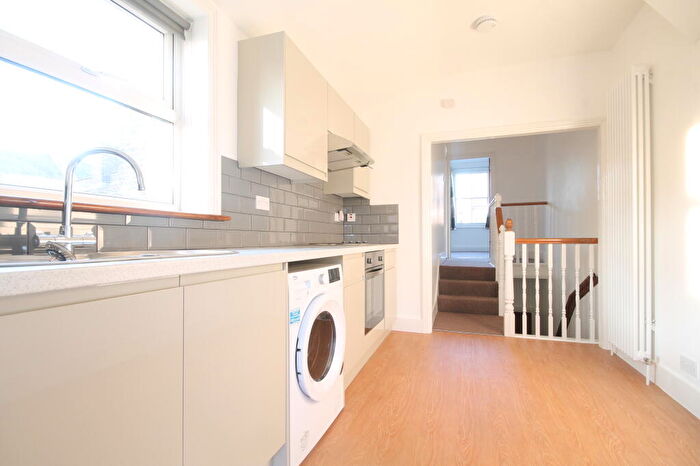 1 Bedroom Flat To Rent In Barclay Road, Walthamstow, London, E17