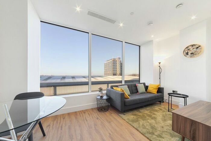 Studio To Rent In Westgate House, West Gate, London W5