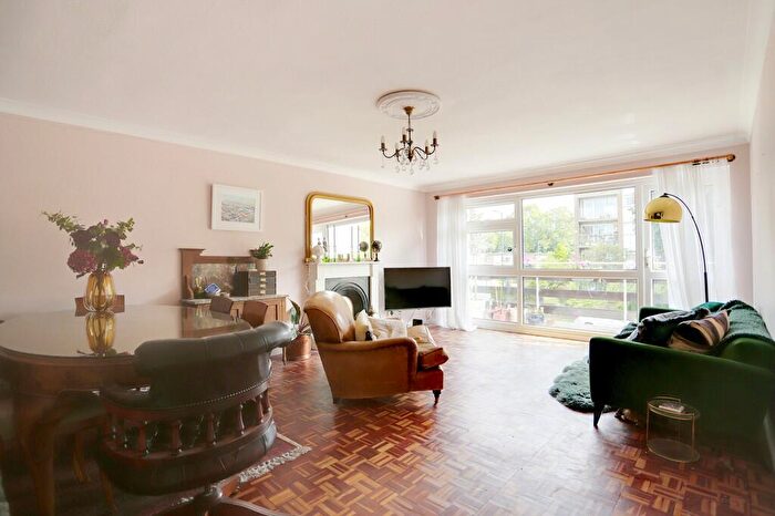 2 Bedroom Apartment To Rent In High Beech, Eversley Park Road, N21