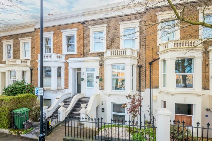 2 Bedroom Flat To Rent In Chadwick Road, Peckham, London, SE15