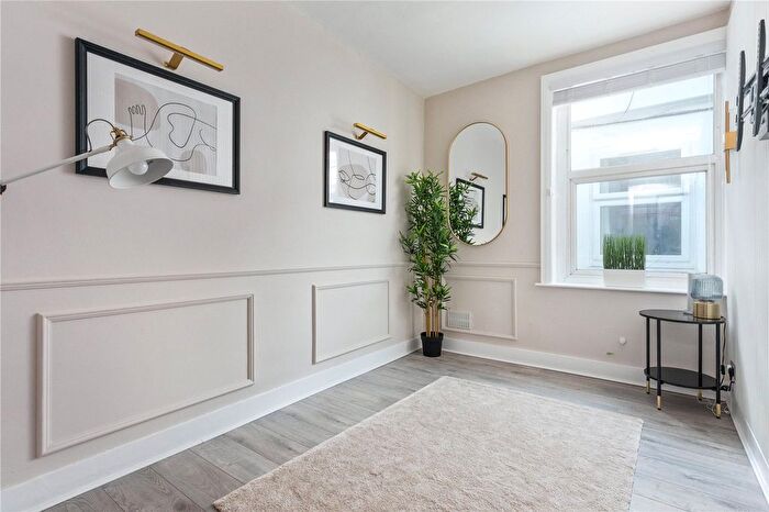 1 Bedroom Flat To Rent In Robinson Road, London, SW17