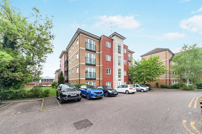 2 Bedroom Flat To Rent In The Parklands, Dunstable, Bedfordshire, LU5
