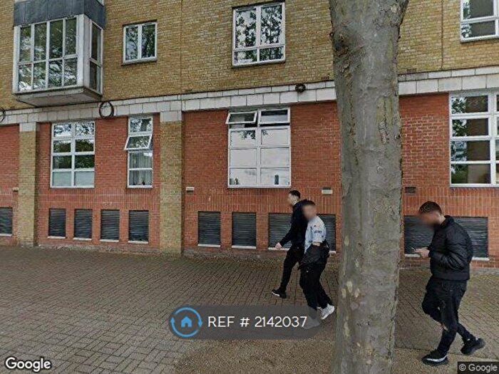2 Bedroom Flat To Rent In Cabot Court, London, SE16