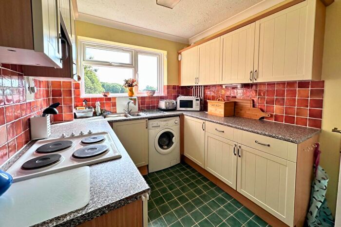 2 Bedroom Flat To Rent In Arundel Way, Highcliffe, Dorset., BH23