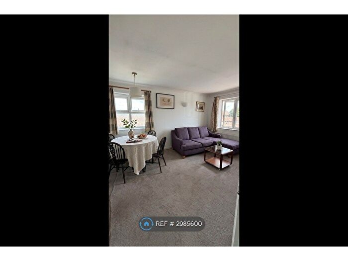 1 Bedroom Flat To Rent In Lansdown Close, Walton On Thames, KT12