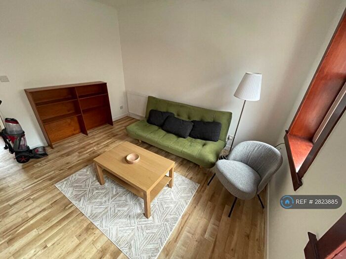 2 Bedroom Flat To Rent In Richmond Place, Edinburgh, EH8