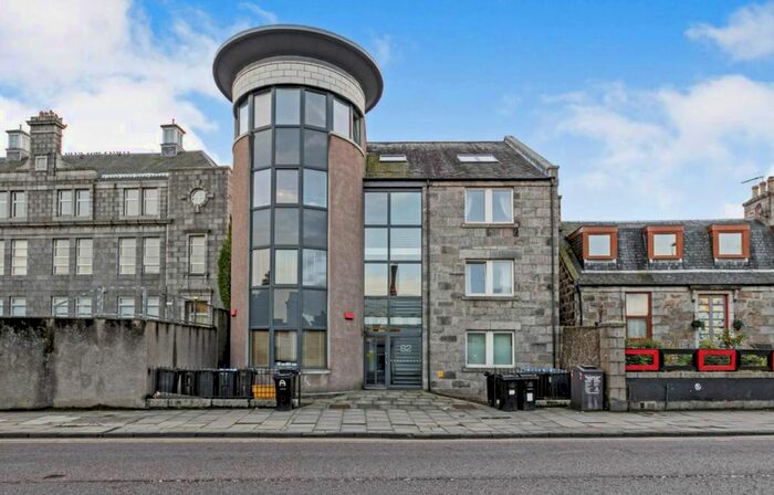 2 Bedroom Flat To Rent In Skene Square, Rosemount, Aberdeen, AB25