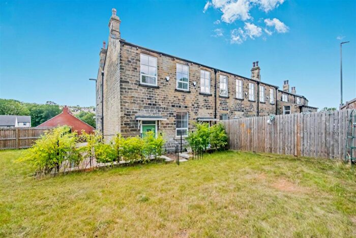 2 Bedroom Cottage For Sale In Bobbin Row, Leeds, LS12