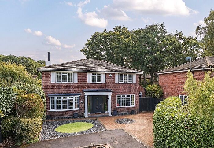 6 Bedroom Detached House For Sale In East Gardens, Woking, GU22