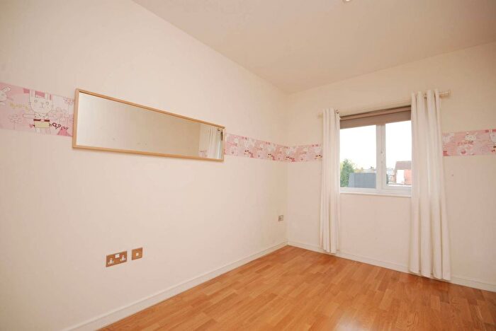 2 Bedroom Flat To Rent In Britannia Road, Surbiton, KT5