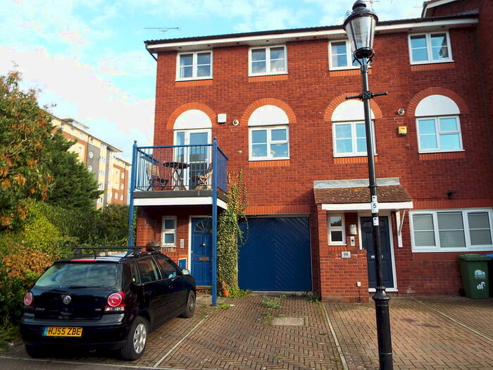 3 Bedroom Town House To Rent In Captains Place, Southampton, SO14