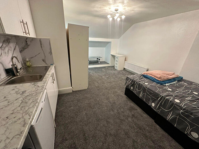 2 Bedroom Flat To Rent In Bristol Road, Birmingham, B29