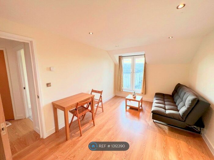 2 Bedroom Flat To Rent In Savoy Road, Bristol BS4