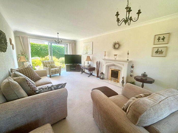 3 Bedroom Detached House For Sale In Woodlea Close, Wirral, CH62