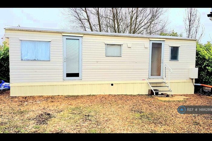2 Bedroom Flat To Rent In Five Counties Caravan Park, Greetham, LE15