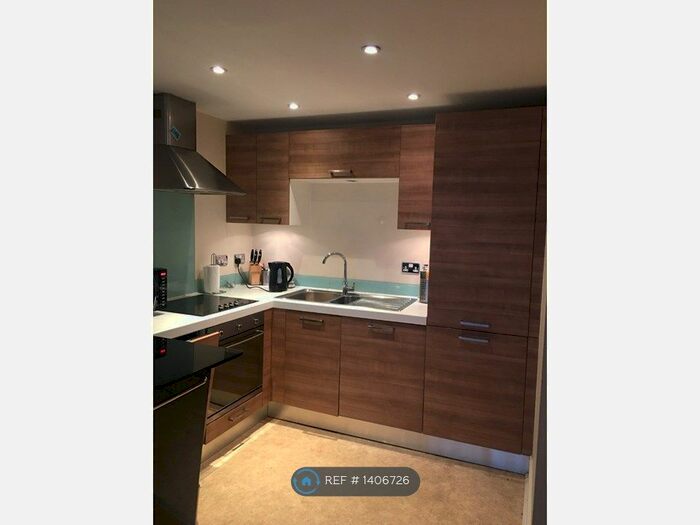 1 Bedroom Flat To Rent In Church Street, Epsom, KT17