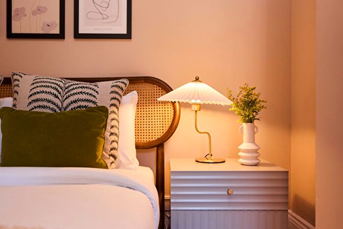 2 Bedroom Flat To Rent In Furness Road, London, NW10