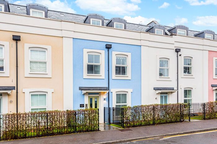 1 Bedroom Flat For Sale In Warren Road, Reigate, RH2