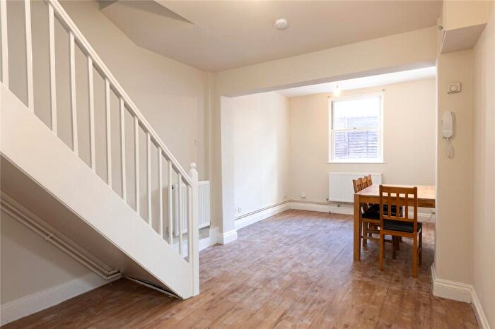2 Bedroom Apartment For Sale In / Battersea Park Road, London, SW11