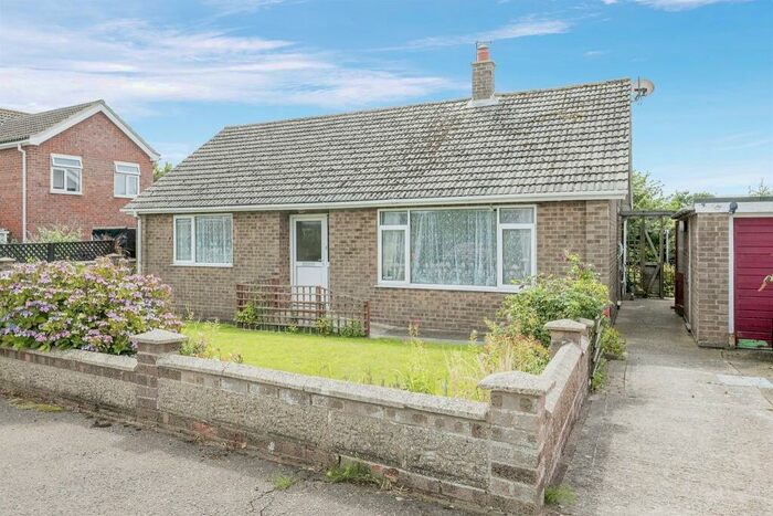 2 Bedroom Detached Bungalow For Sale In Lighthouse Close, Happisburgh, Norwich, NR12
