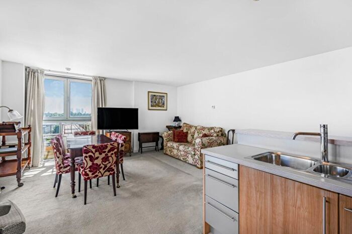 3 Bedroom Flat To Rent In Carronade Court, Eden Grove, N7