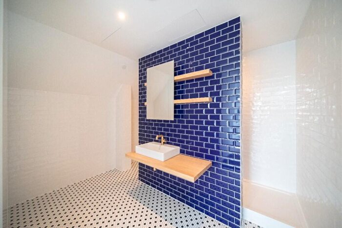 3 Bedroom Penthouse For Sale In Sales Gallery, Orchard Place, London, E14