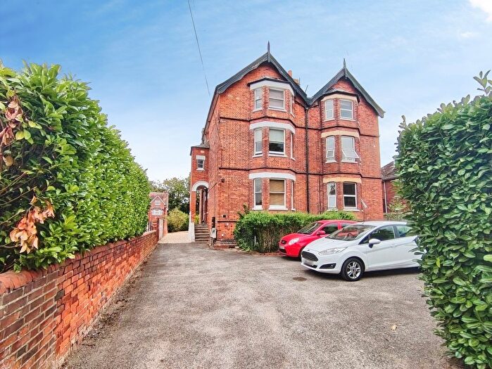 2 Bedroom Flat For Sale In Western Elms Avenue, Reading, Berkshire, RG30