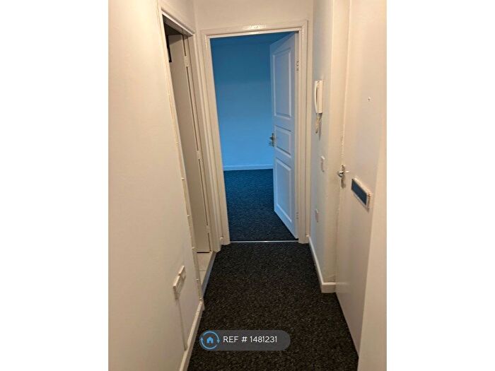 1 Bedroom Flat To Rent In Dumbarton House Court, Swansea, SA1